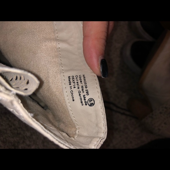 Not Rates boots - Picture 2 of 3